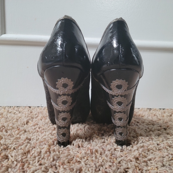 Women's Heals - Picture 3 of 4